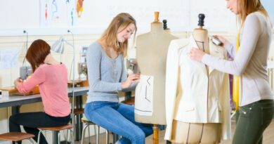 DOES FASHION DESIGNING COURSES REALLY HELP YOU?